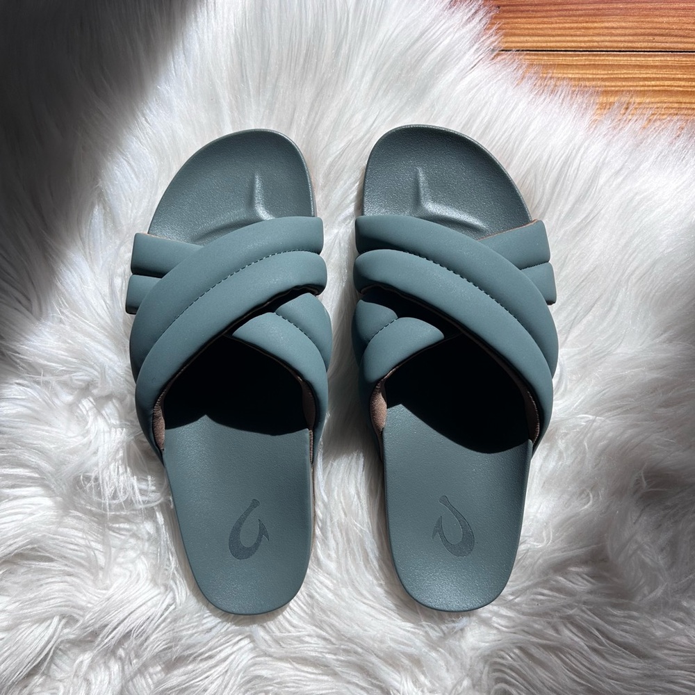 OluKai Hila Women’s Puffy Slide Sandals